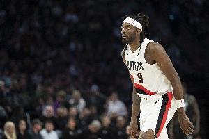 小腿伤势退赛！格兰特8中4拿到19分4板1断2帽