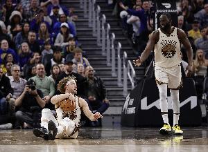 勇三崩？勇士第三节20-34净负奇才14分被反超 半场还领先12分