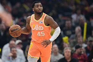 躺得也太平了！米切尔10中1仅拿到6分4板6助4断