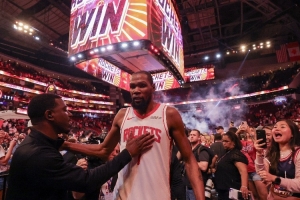 肯扬·马丁：KD仍能场均25分 未来2、3年他就是历史前3的得分手