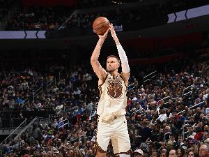 波尔津吉斯在勇士10战场均17.1分4.7板1.4帽 投篮命中率43.4%