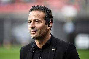 久利：亚马尔踢边锋比我当初更容易，他在球场上有更多自由