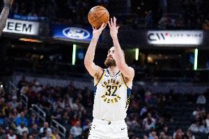 托平谈赫夫两罚不中：这种情况时有发生 他每天都练得很努力