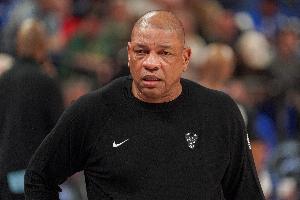 雄鹿无缘季后赛 里弗斯7连进季后赛纪录终结&上次不进是17-18快船