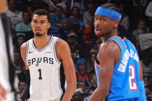 哈利伯顿：文班的表现确实惊艳 但若我投票MVP会给亚历山大