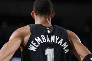 目前29.2分钟！若文班当选MVP 将是NBA史上场均出场时间最少的MVP