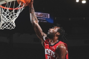 逐渐回暖！火箭官方发布赢球海报：伊森当选封面人物