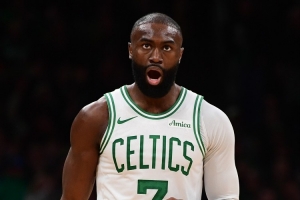 出人意料！杰伦·布朗发推庆祝：在空档年取得50胜