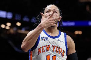 高效全能！布伦森上半场9投6中&三分4中3 砍下16分5板4助