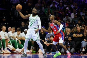 美职篮东部季后赛前瞻：76人再迎夙敌 双探花领衔绿军