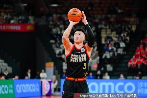 记者：今晚深圳男篮VS山东男篮 贺希宁或因重感冒缺阵