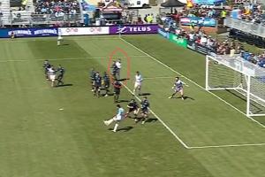 温格越位新规首次生效！太平洋FC前锋“越”了半个身位，进球有效