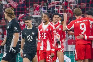 本赛季德甲拜仁251次射正进105球，斯图加特175次射正进60球