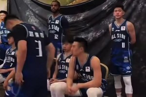 有点意思！周琦在拍全明星合影时和赵睿调侃：我不是脓包赵睿才是