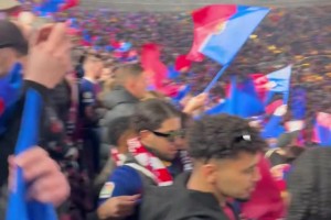 都燃尽了！比赛哨音吹响时，双方多名球员瘫倒在地