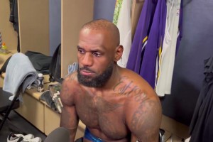 詹姆斯：那些裁判天天说TM“轻微接触”，这个词我早就已经听烦了