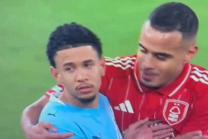 赛后萨维尼奥很不高兴，因为穆里略挡出了他的射门