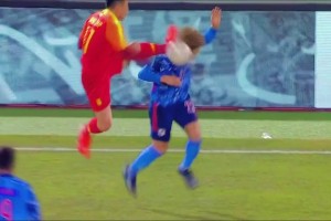 姜志鹏名场面：“是他的头碰到我的脚的”