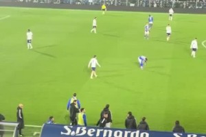 实拍：国米闷平科莫终场哨响瞬间，现场响起了嘘声