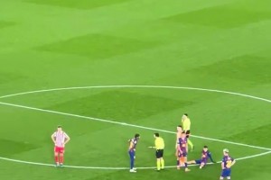 尽管巴萨被淘汰出局，现场球迷们仍然为球员鼓掌