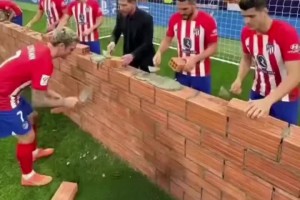 差点就把墙踢倒了！网友赛前AI“马竞已做好迎战巴萨的准备”