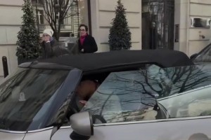 勤俭！姆巴佩年薪1280万镑，驾驶3.5万镑小车现身巴黎街头