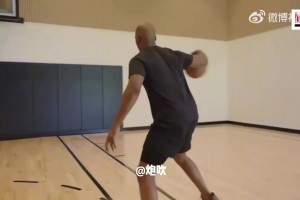 热爱！退役后的保罗，还在坚持篮球训练