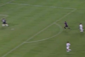 欧冠官方：史上最伟大的双重扑救？