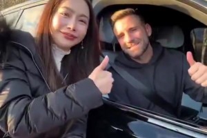 双向奔赴的爱！卢克·肖特意停车满足球迷心愿，太暖了