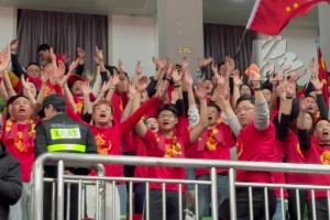 长沙的球迷有多热情！组成方阵大喊：生日快乐杨舒予...