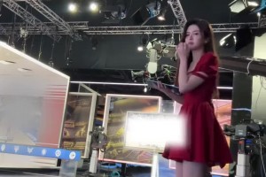 大长腿女主持炼炼此前晒沉浸式观战骑士vs活塞双加时