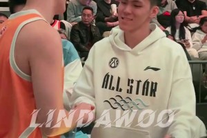 你俩不对劲！昨晚庞峥麟突然对胡明轩“深情一吻”