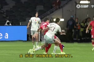 邵子钦遭朝鲜女足蹬踏膝盖！亚洲杯官方英文解说：这动作怎么不给红牌？