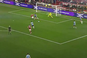 一个好门将的重要性！回顾拉亚此前的大心脏表现！