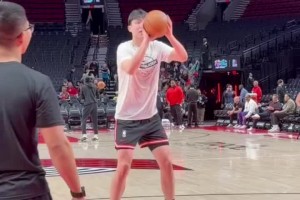 今天有机会上不杨瀚森赛前热身练习远投活力满满~