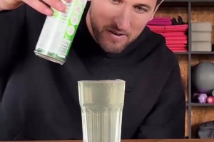 谁更加沉稳？凯恩和好友的不漏水挑战！