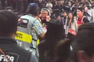 杨舒予赛后兴奋地跑向场边，接受姐姐与刘星宇的采访！