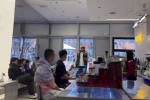 泰山队球员相聚张弛咖啡店，时尚值拉满