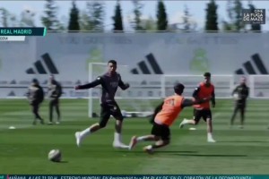 实拍：姆巴佩的膝伤看起来已经完全康复，他可以上场比赛了