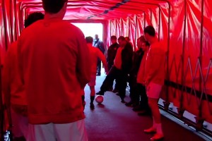 曼联时期的小小罗：球员通道内随手拈来的顶级颠球秀！