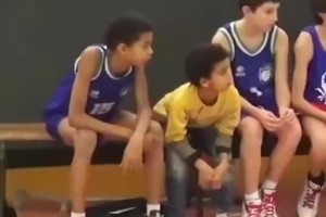 为篮球而生！9岁接近1米8的文班同年龄段降维打击！