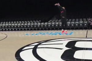 利拉德投三分像喝水一样简单，这弧线太美了...