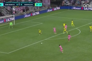 就是这球 ‼38岁梅西解锁生涯900球，创足坛最快+最年轻纪录