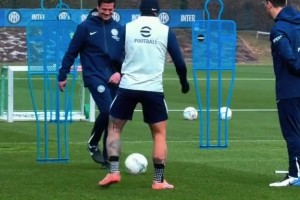 蓝黑左后卫对决！齐沃与迪马尔科训练场上不停球互传