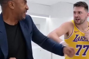 球迷制作AI视频：东契奇与前独行侠GM哈里森大打出手