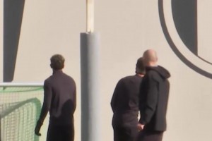 亚马尔训练中将球踢进篮筐，网友：有这射门能力上场都戴帽了