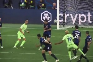 重温经典：上赛季欧冠，索默成为了阻止巴萨和亚马尔的叹息之墙