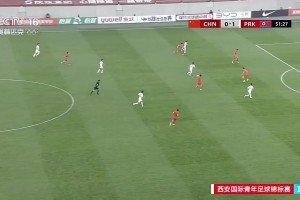 不应该啊！国足U23球员后场上演传球低级失误