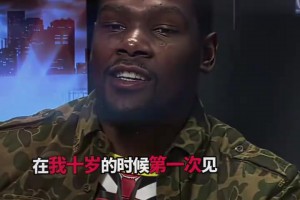 给马刺加油！波波维奇、乔治·格文、邓肯、罗宾逊、马努，今天都来看比赛了